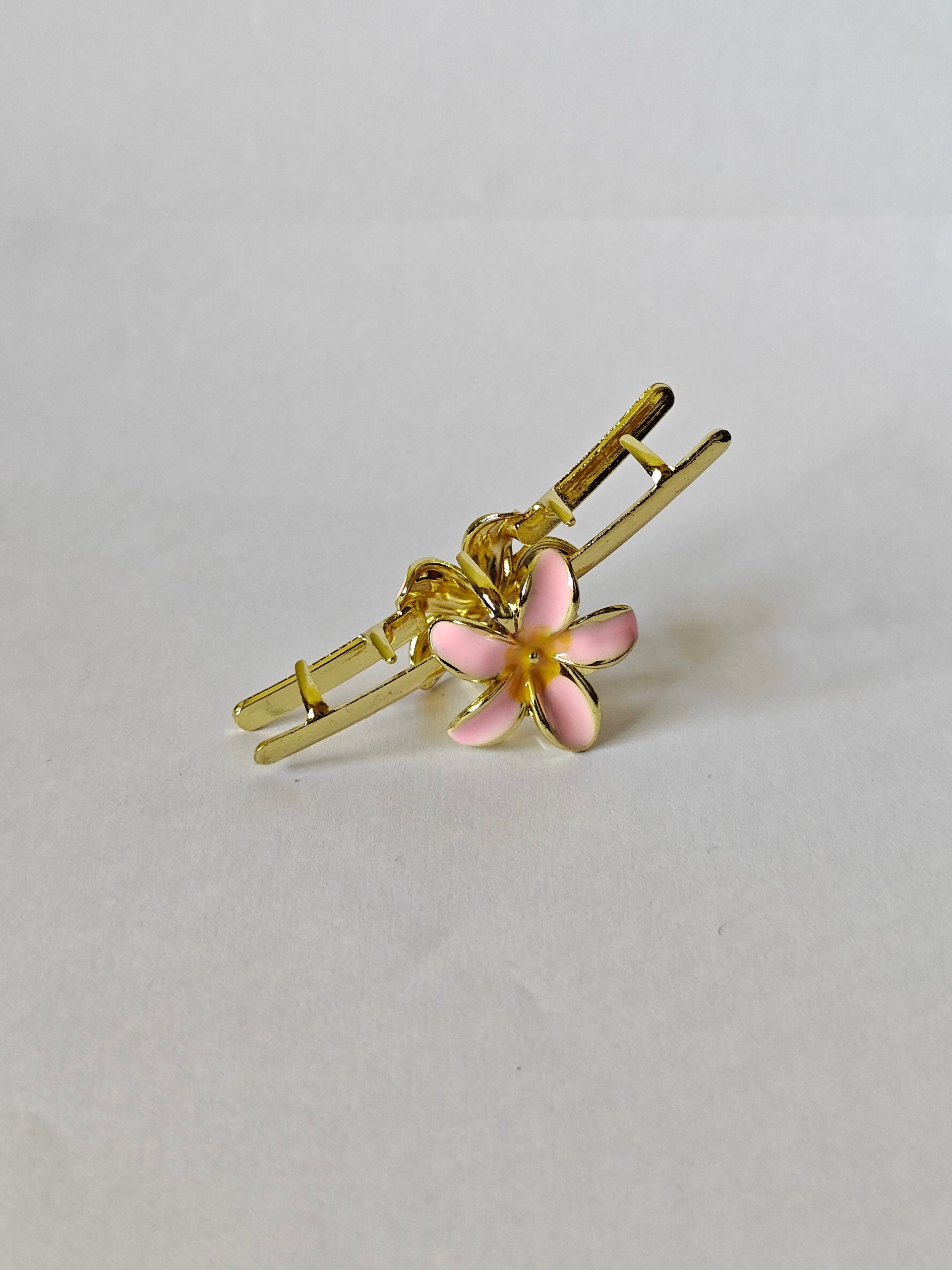 Anti-Tarnish Floral Clutcher (Multi-Color)
