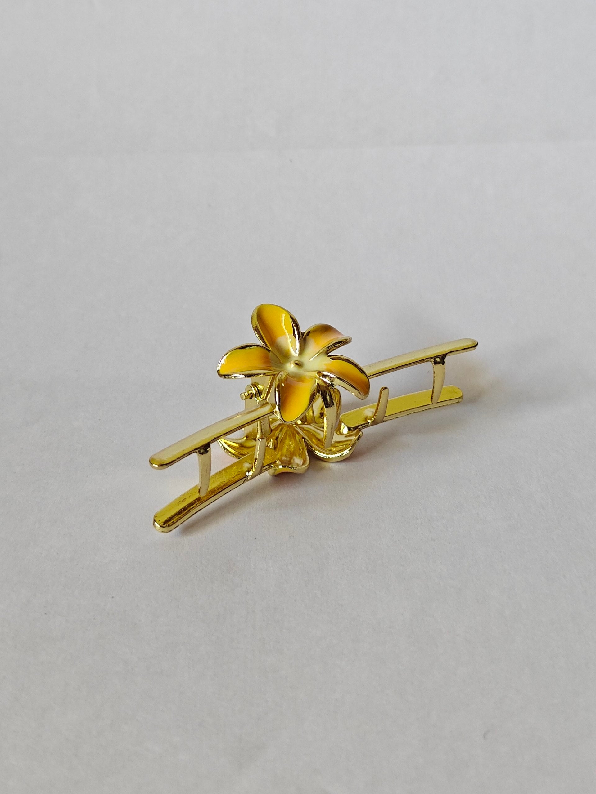Anti-Tarnish Floral Clutcher (Multi-Color)
